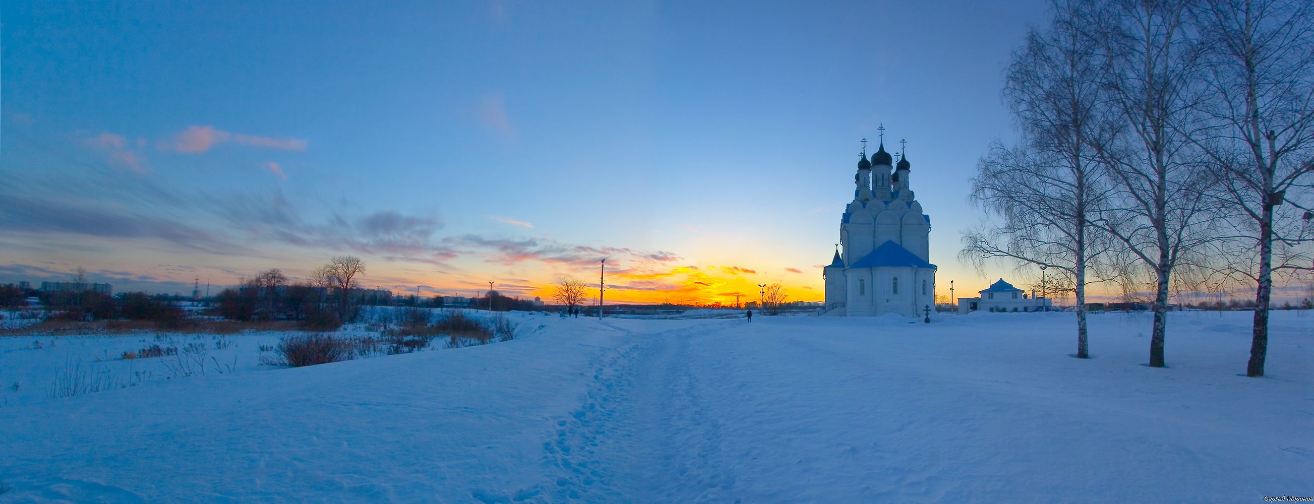 храм зимой в деревне