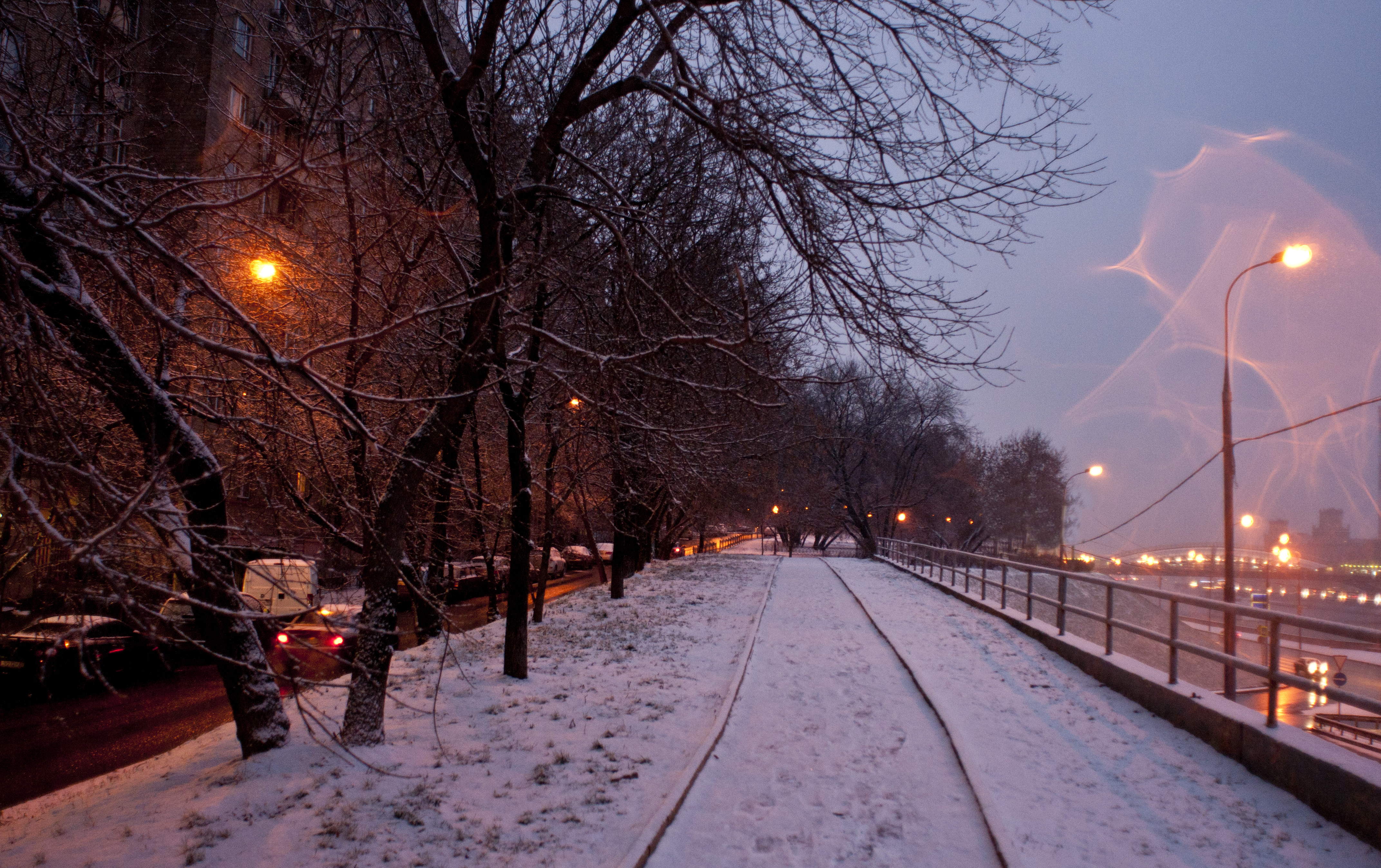 Город снег вечер. Зимний вечер в городе. Город зимой вечером. Зимняя ночь в городе. Зима вечер город.