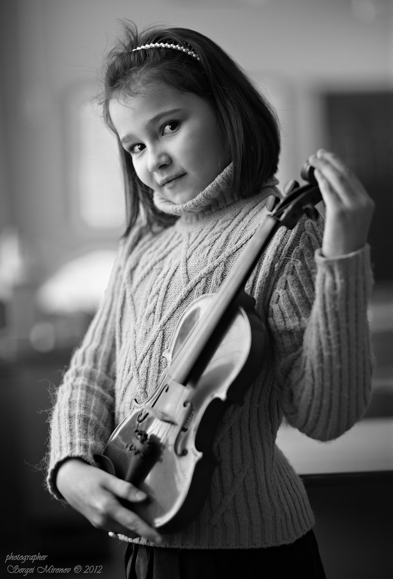 Фамилия скрипка. Девушки со скрипкой. Фотосессия со скрипкой. Девочка скрипачка. Скрипка для детей.