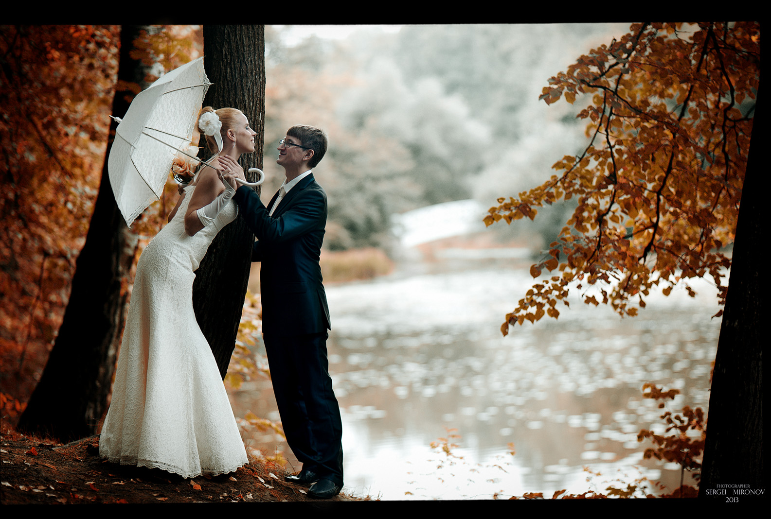 Осенняя Свадебная фотосессия в лесу с огнями