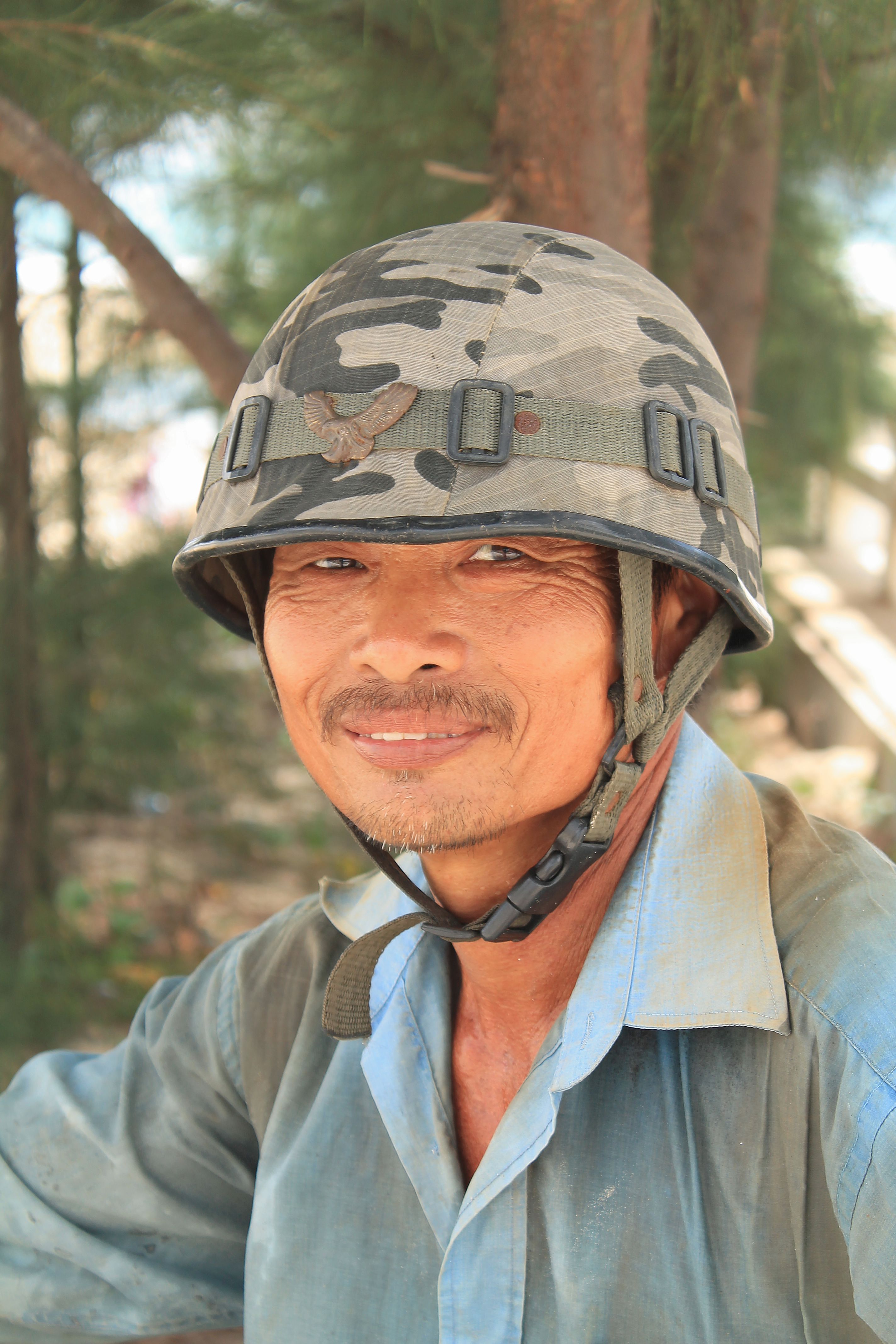 мужчина во вьетнаме