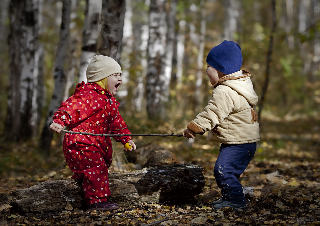 Дети собираются на прогулку. Прогулки в лесу с детьми. Прогулки с малышом. Дети на прогулке. Весенняя прогулка.