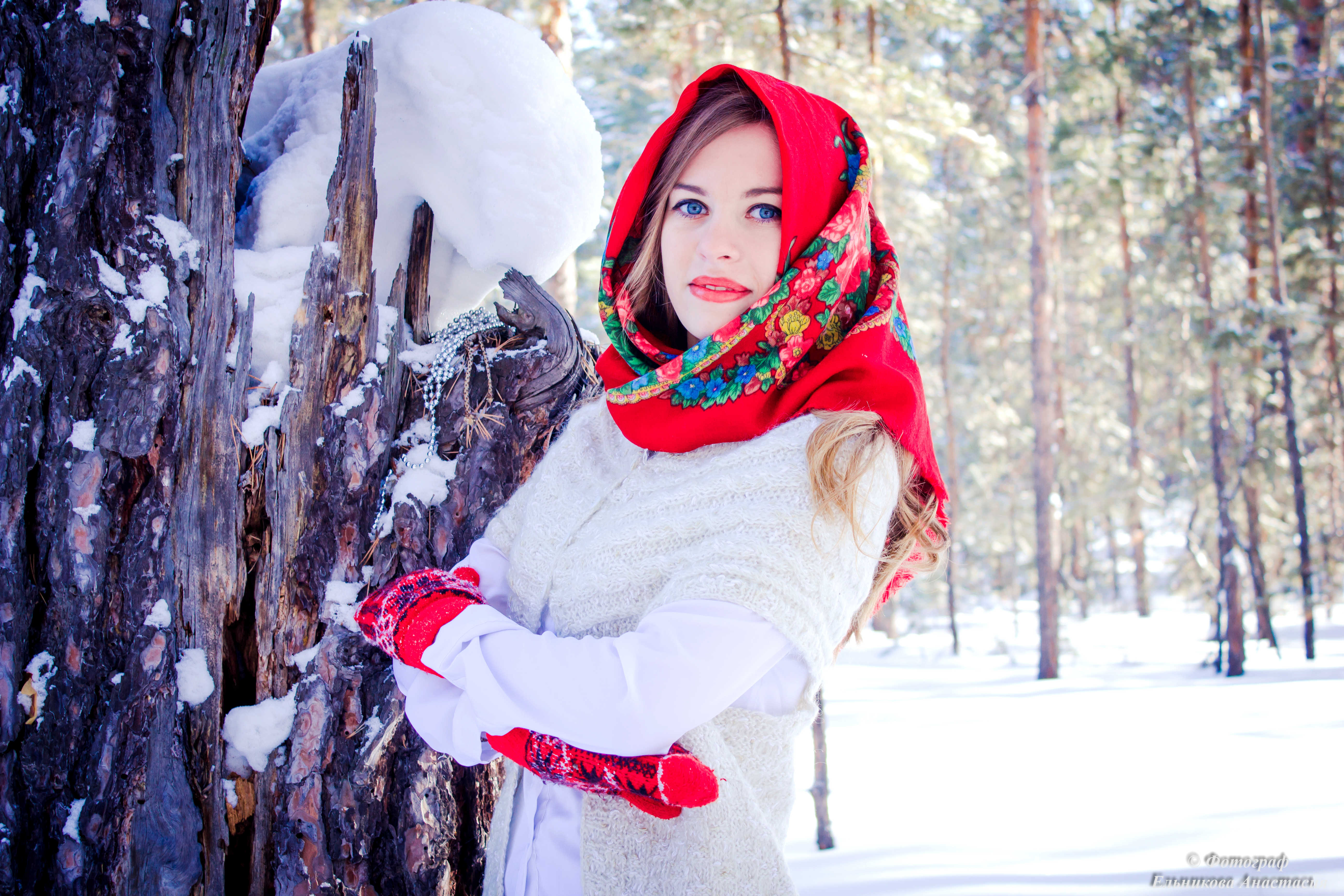 Девушка зима лес. Фотосессия зима. Фотосессия на природе зимой. Девушка в зимнем лесу. Красавица зимой.