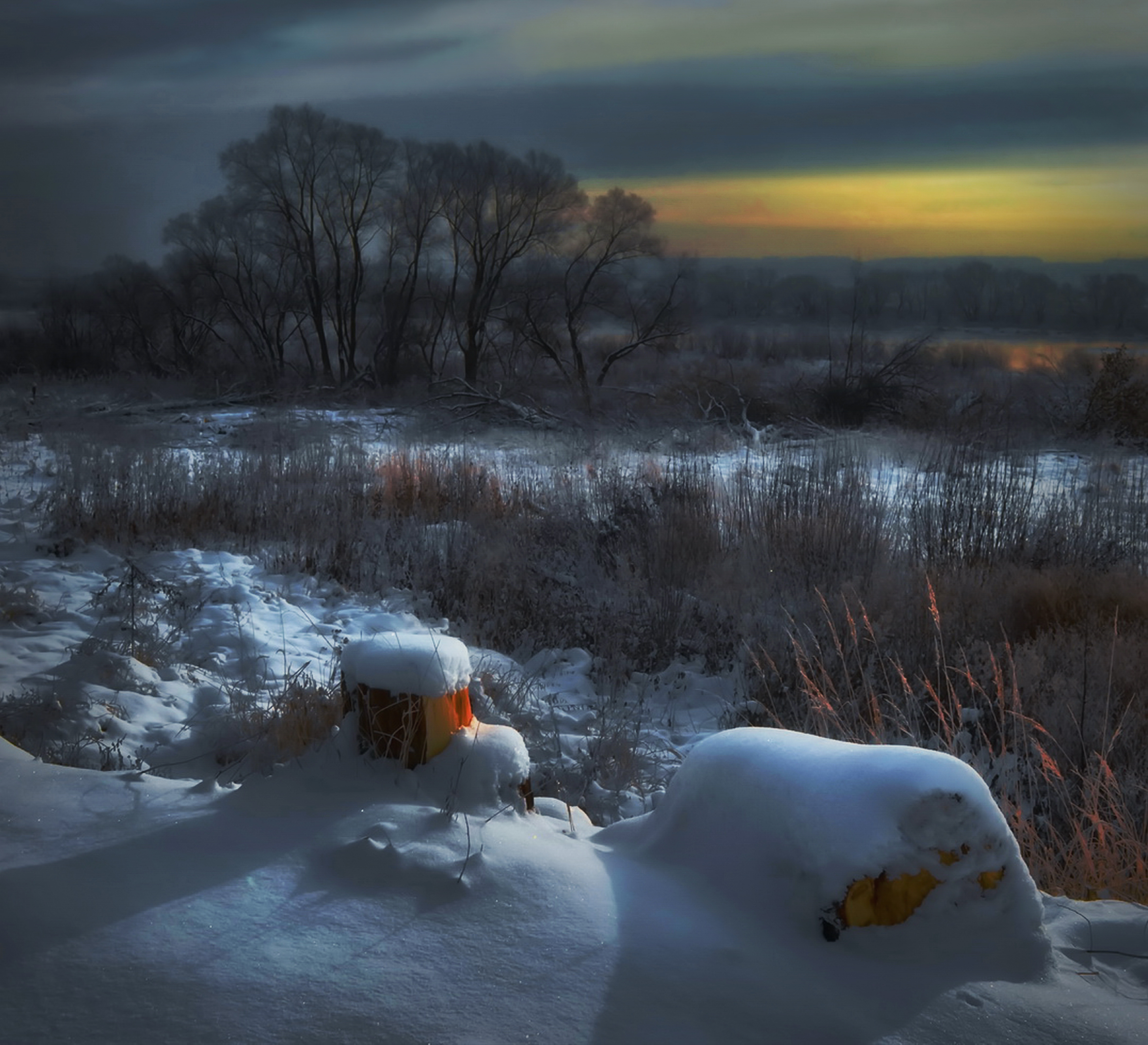 Зимние сумерки слушать. Зимние Сумерки. Сумерки природа зима. Сумерки зимой. Зимний лес Сумерки.