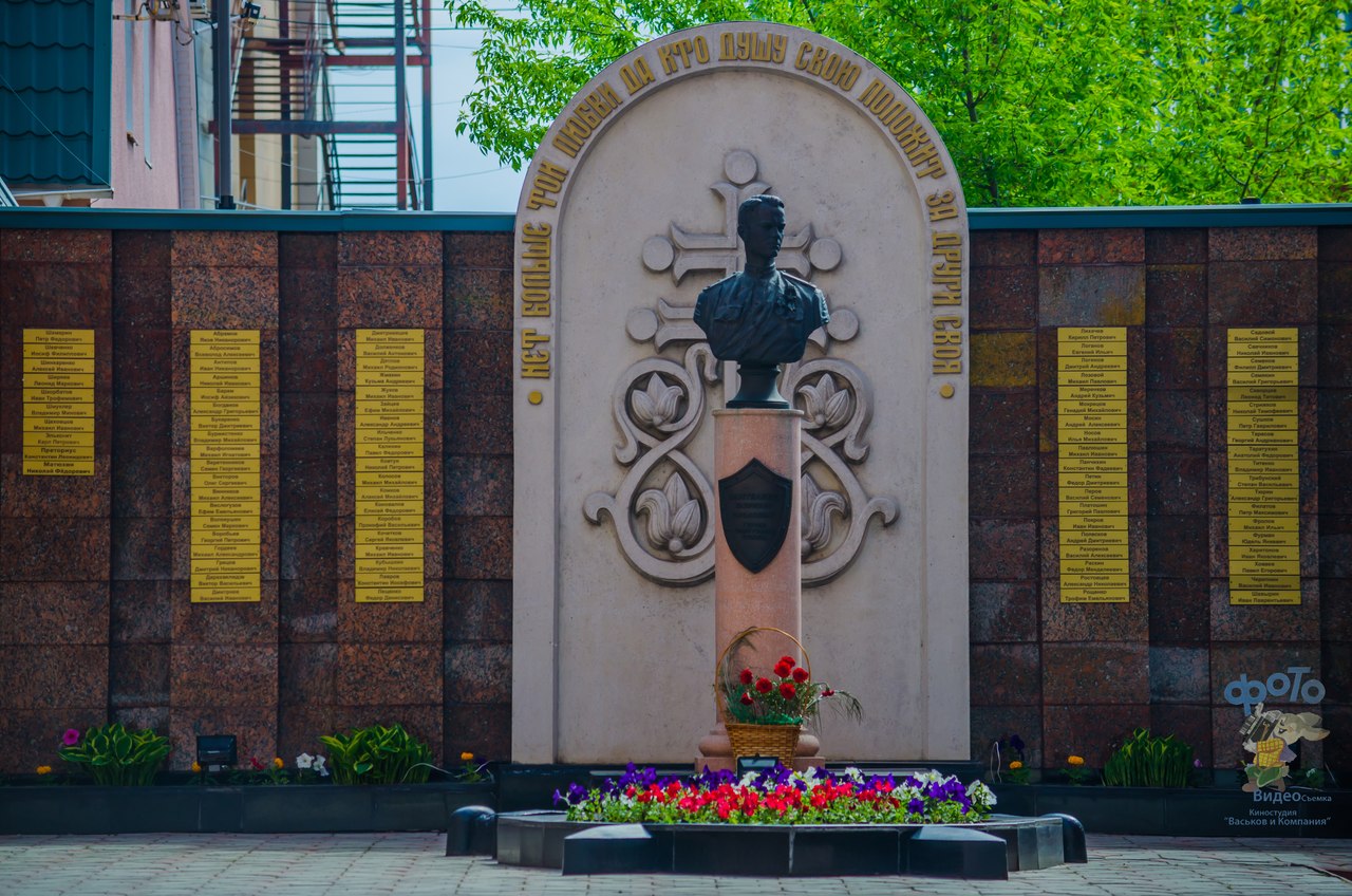 Памятники в курске. Памятник Пантелееву Курск. Памятник архитектуры города Курска. Памятник прокуратура Курск. Монумент в Курске.