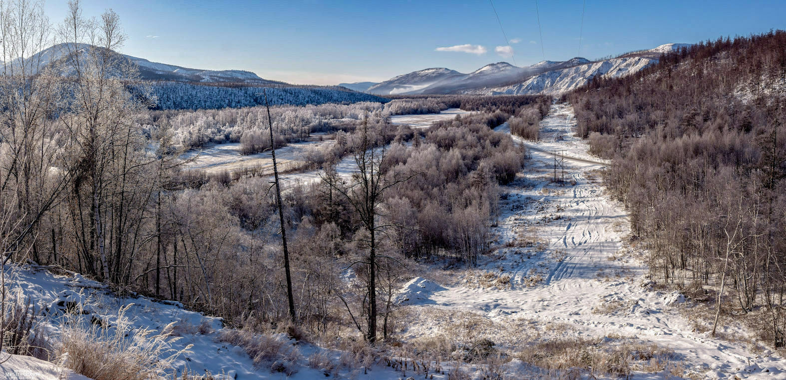 Синяя сопка. Пионерская сопка Эссо. Панорама Эссо Камчатка. Село у сопки Юксари. Поселок Эссо Камчатка сплав.